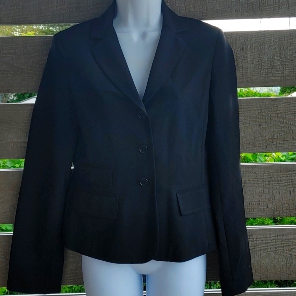 BCBG Max Azria Women's 3 button blazer black 6‎